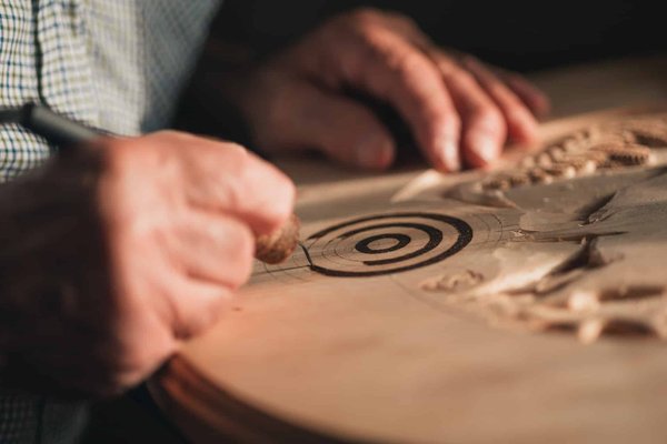 Les matériaux nécessaires pour la sculpture sur bois